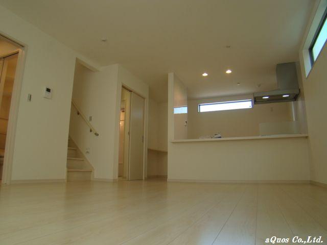 Same specifications photos (living). Same specifications