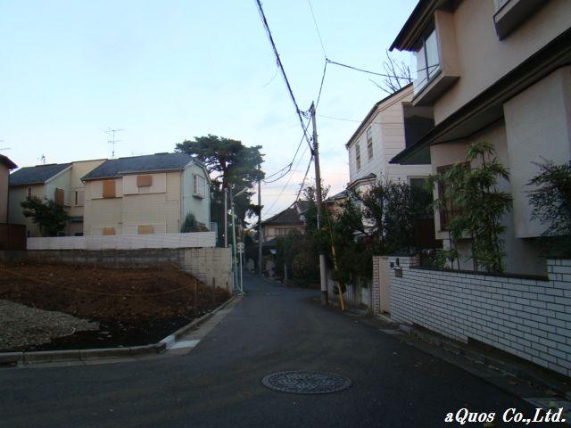 Local photos, including front road. Local (11 May 2013) Shooting