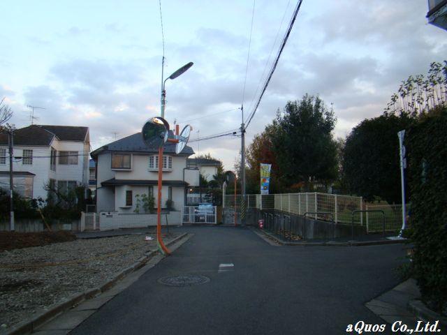 Local photos, including front road. Local (11 May 2013) Shooting