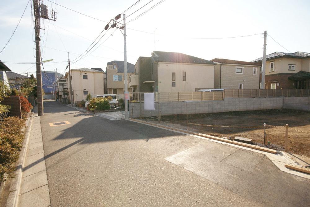 Local photos, including front road. I front road is very pleasant doctor and refreshing. 