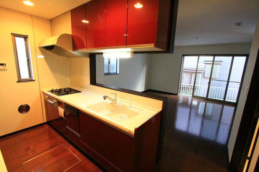 Same specifications photo (kitchen). This face-to-face kitchen that you can cherish family and petting. (Example of construction)