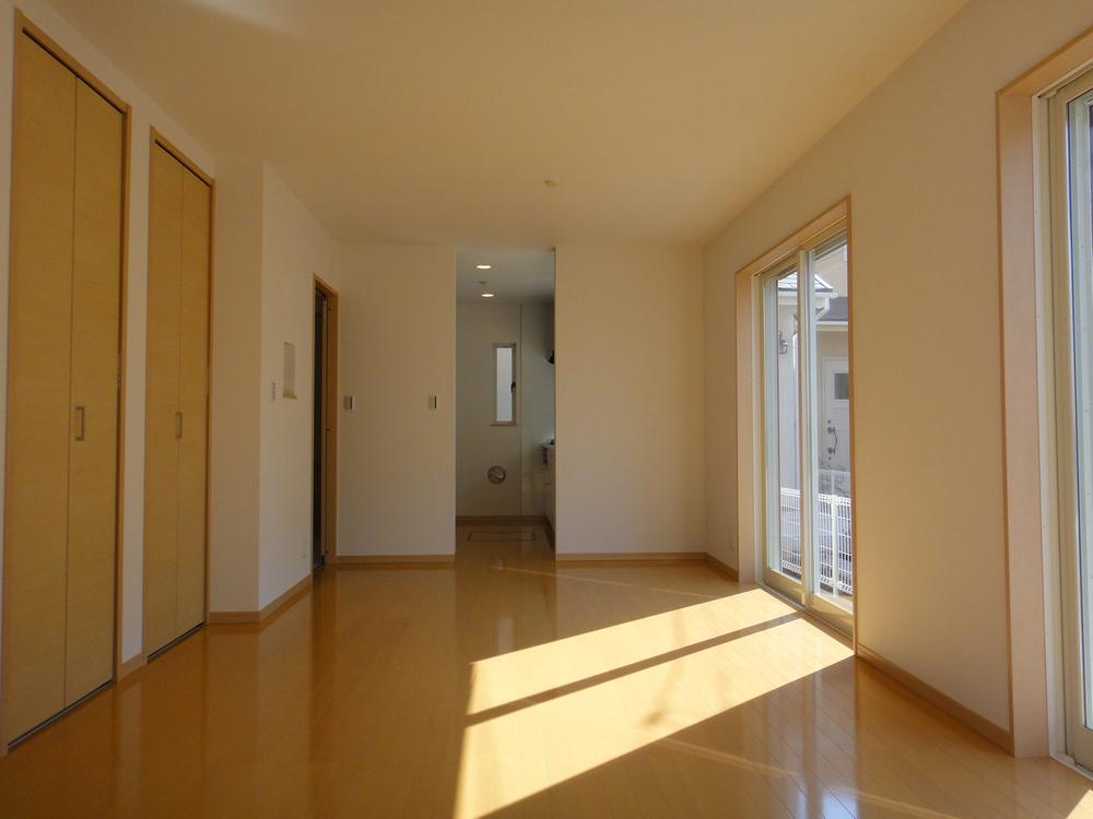 Same specifications photos (Other introspection). It is abundantly incorporating Bright room chroma light. (Example of construction)