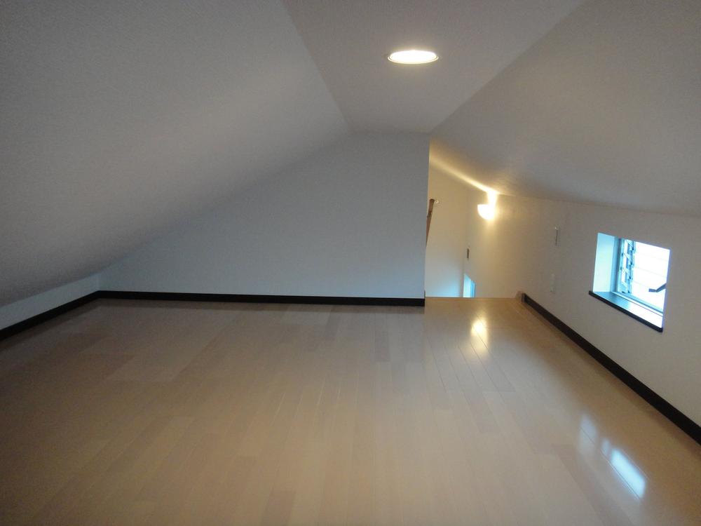 Same specifications photos (Other introspection). Storage capacity with plenty of loft. You can also use the secret base of children (laughs). (Example of construction)