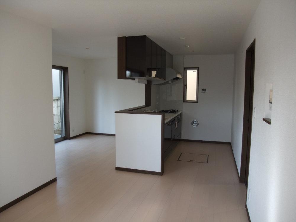 Same specifications photos (living). Dining and living room are separated, Easy-to-use form. (Example of construction)