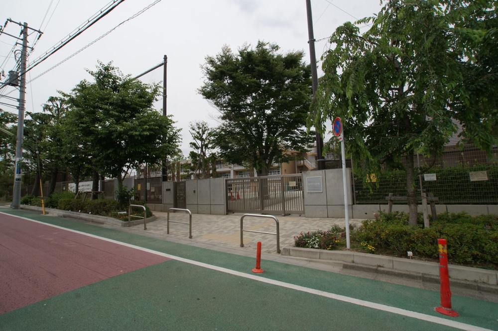 Primary school. 426m to Setagaya Ward Kyuden Elementary School