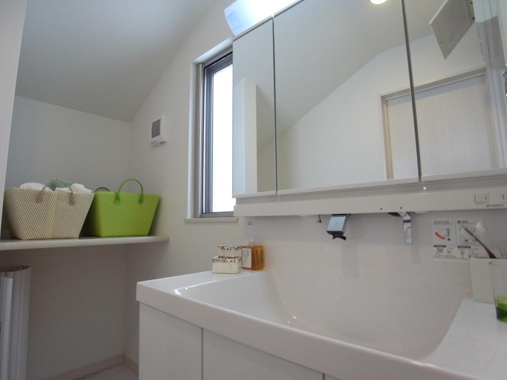 Wash basin, toilet. Indoor (September 2013) Shooting