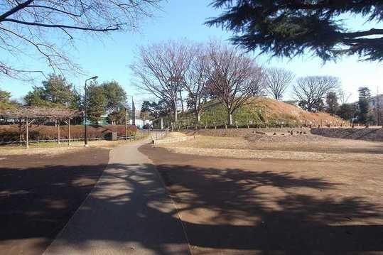 Other. Noge Park  Small mountain that appears on the right-hand side is, It is "Otsuka tumulus". 