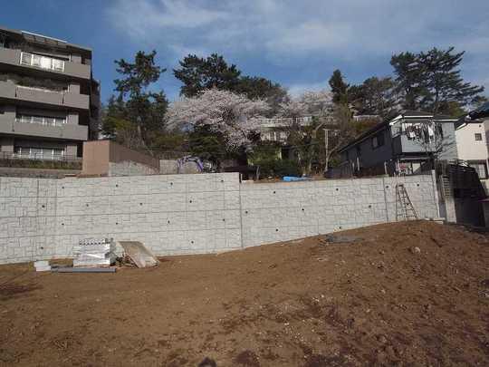 Local land photo. From adjacent land (under the land), I tried to look up at this place. 