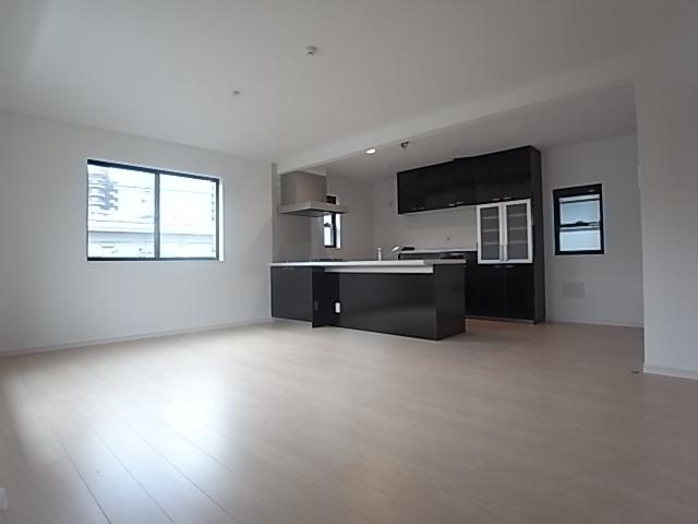 Same specifications photos (living)