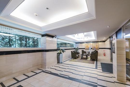 Other. Share part is a stylish design. Care will feel a sense of quality and in good condition.