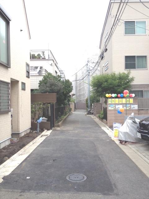 Local photos, including front road. Frontal road