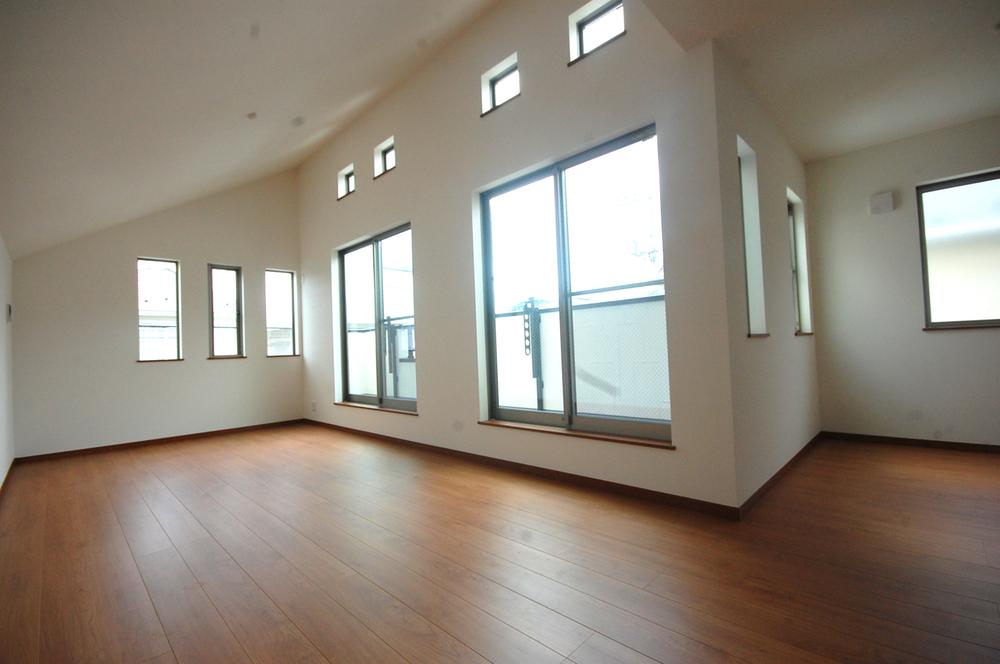 Same specifications photos (living)