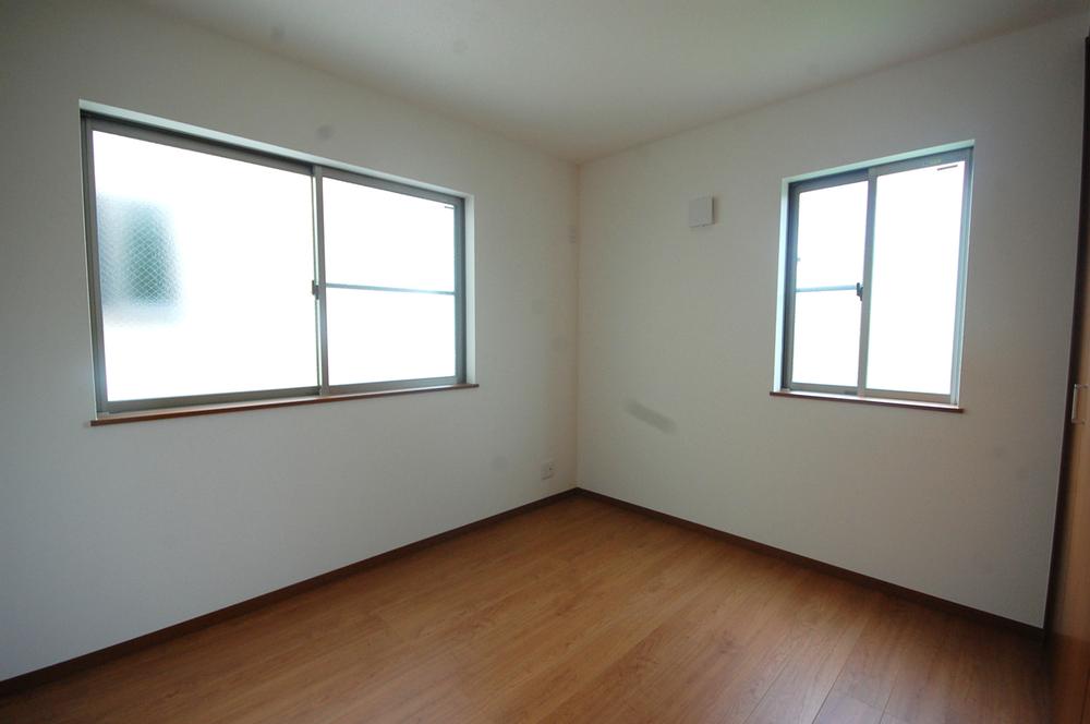 Same specifications photos (Other introspection)