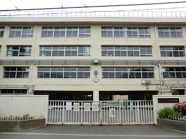 Junior high school. 1520m to Setagaya Ward Kamisoshigaya Junior High School