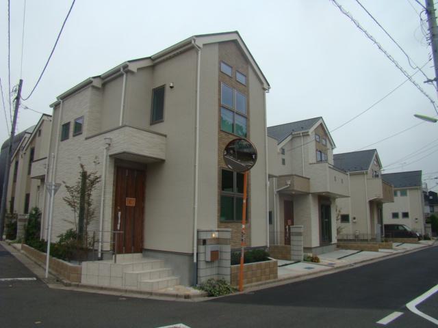 Local appearance photo. Local (10 May 2013) Shooting