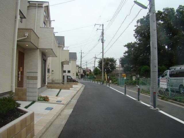 Local photos, including front road. Local (10 May 2013) Shooting F Building