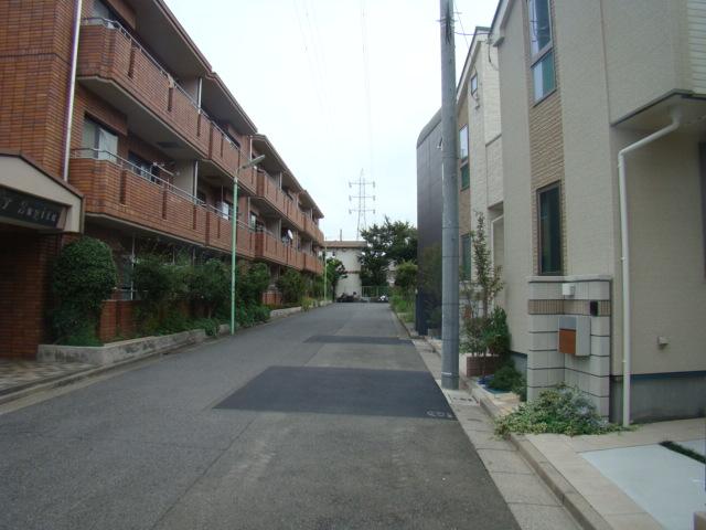 Local photos, including front road. Local (10 May 2013) Shooting F Building