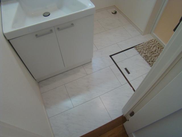 Wash basin, toilet. Indoor (10 May 2013) Shooting F Building