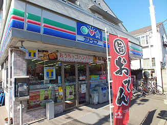 Convenience store. Three F Setagaya Kamisoshigaya store up (convenience store) 131m
