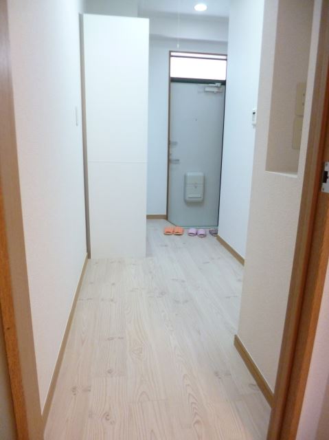 Kitchen. Refrigerator storage There are also firm.