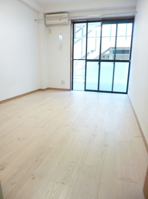 Living and room. 6,6 Pledge in spacious comfort