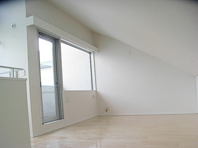 Other room space. The third floor of 10.6 quires of Western-style