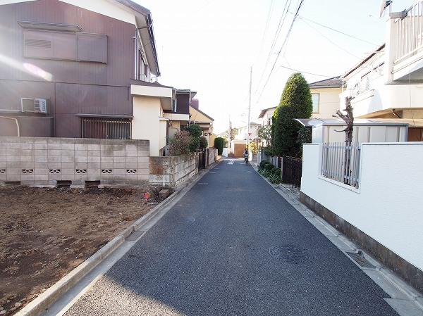 Local photos, including front road. Local (12 May 2013) Shooting