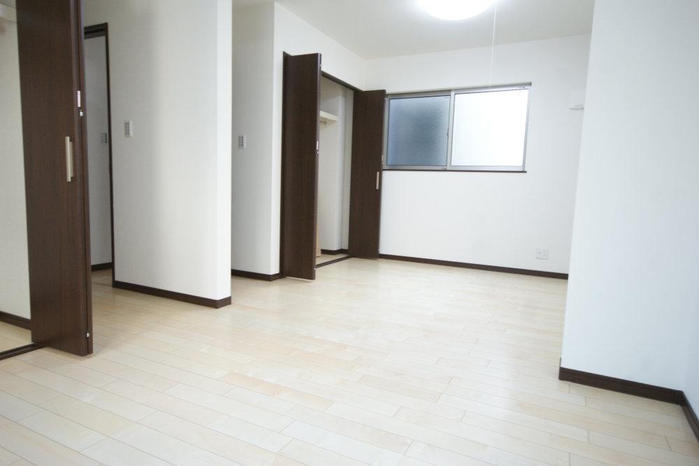 Non-living room. 1F room is made to be connected to 2 room