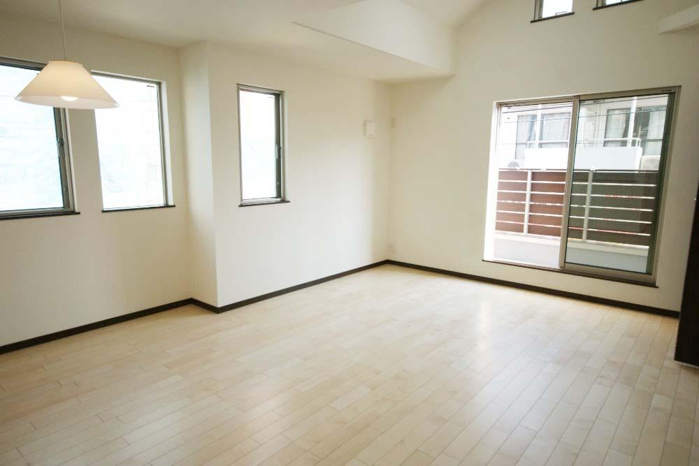 Living. Pat is also housed in 18 quires more than living