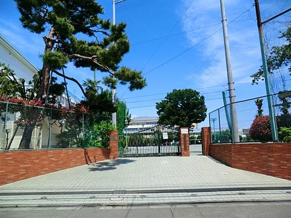 Junior high school. Midorigaoka 780m until junior high school