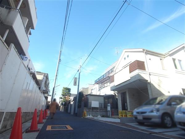 Local photos, including front road. Front road 2013 / 12 shooting