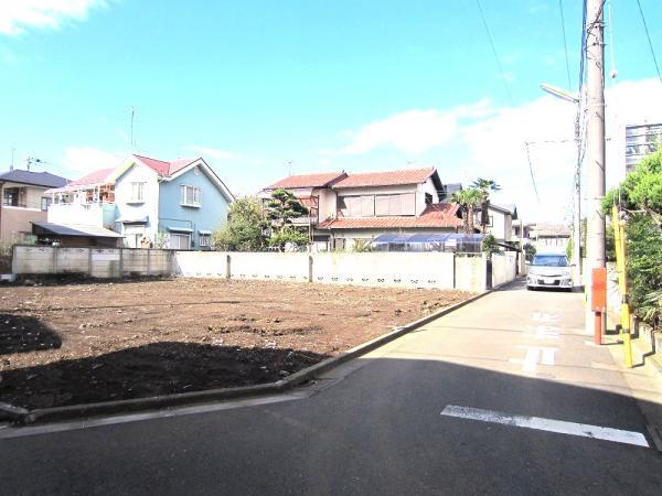 Local photos, including front road. Frontal road