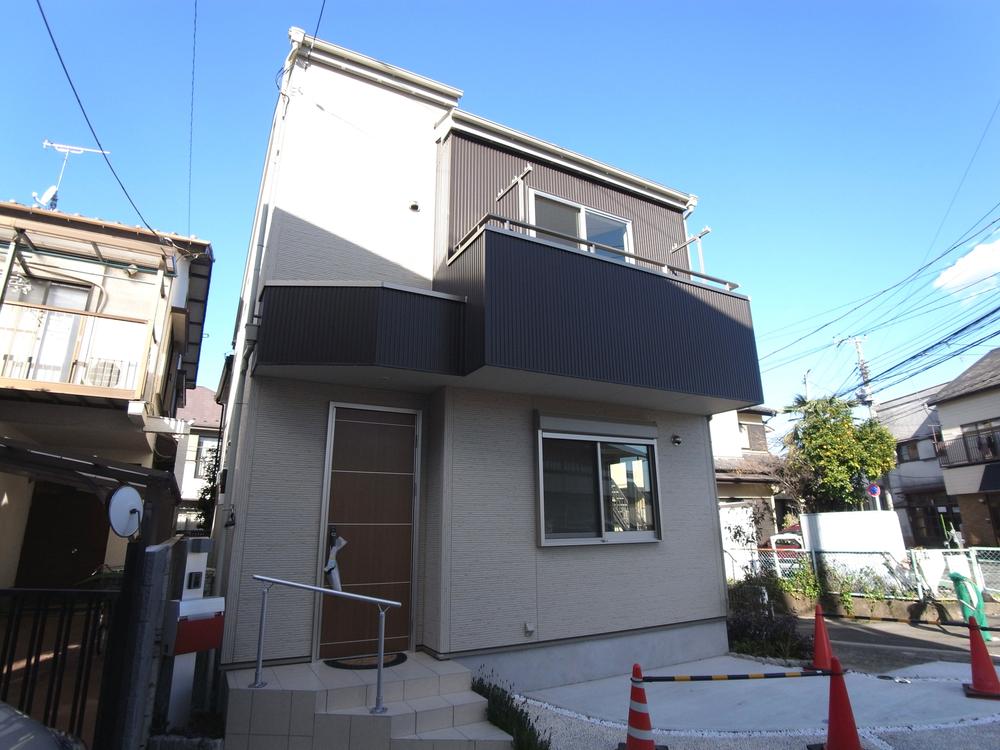 Local appearance photo. Local (12 May 2013) Shooting