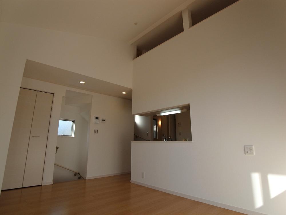 Living. There is a loft in the kitchen top. (December 2013) Shooting