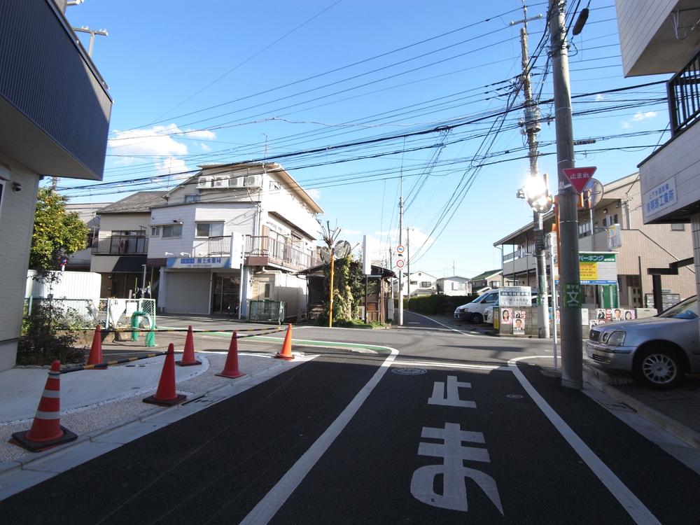 Local photos, including front road. Local (12 May 2013) Shooting