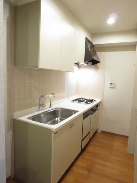 Kitchen. Water Purifier & dishwasher kitchen