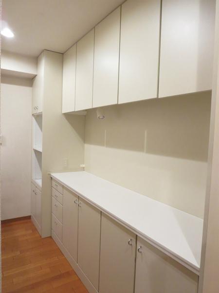 Receipt. Kitchen storage is rich