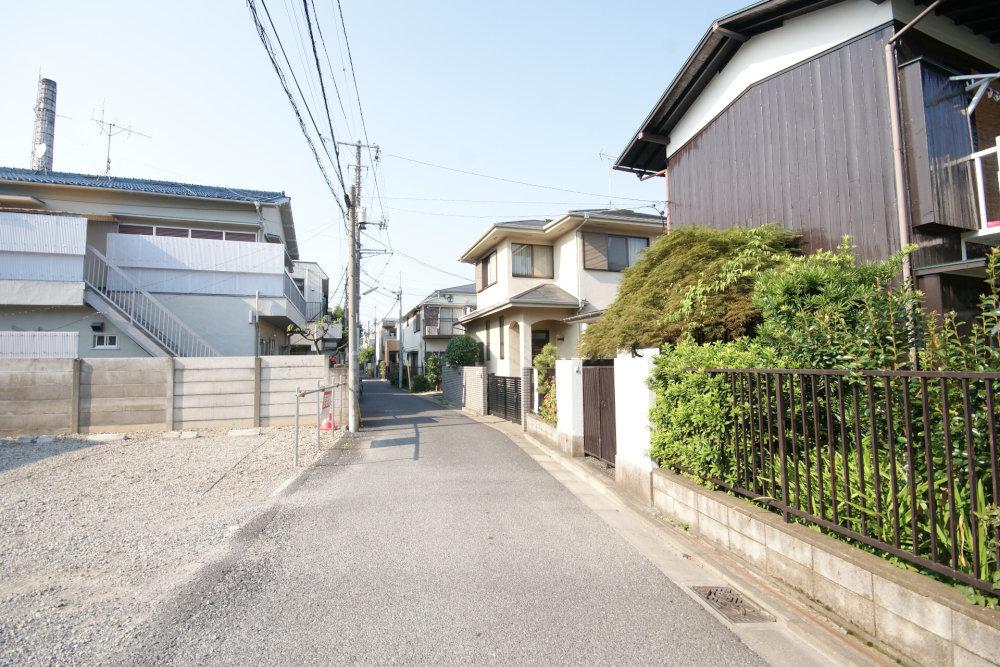 Local photos, including front road. Easy and out of the also widely car frontage. 