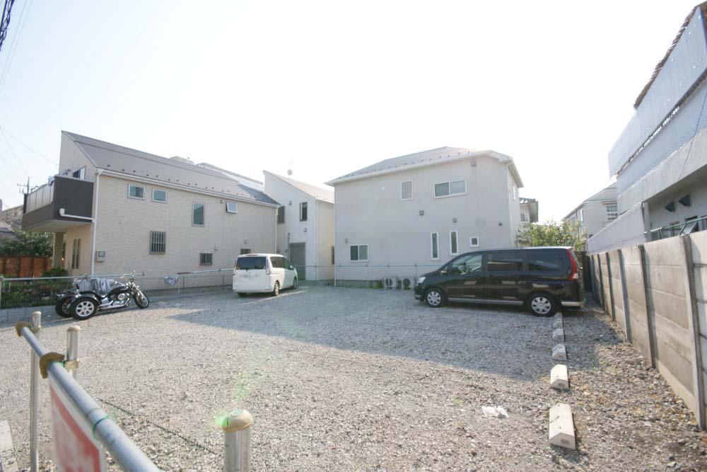 Local land photo. Less a quiet residential area of ​​traffic. It is child-rearing in the friendly environment. 