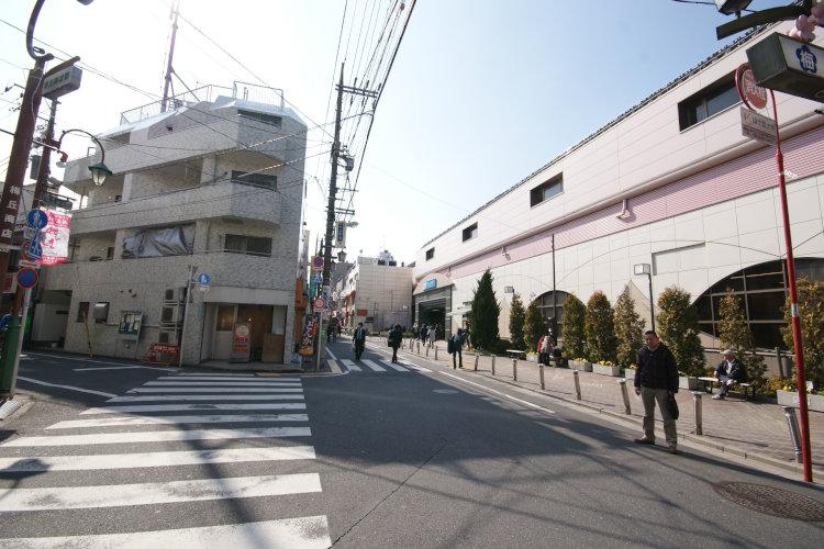 station. Odakyu line "Umekeoka" 800m to the station