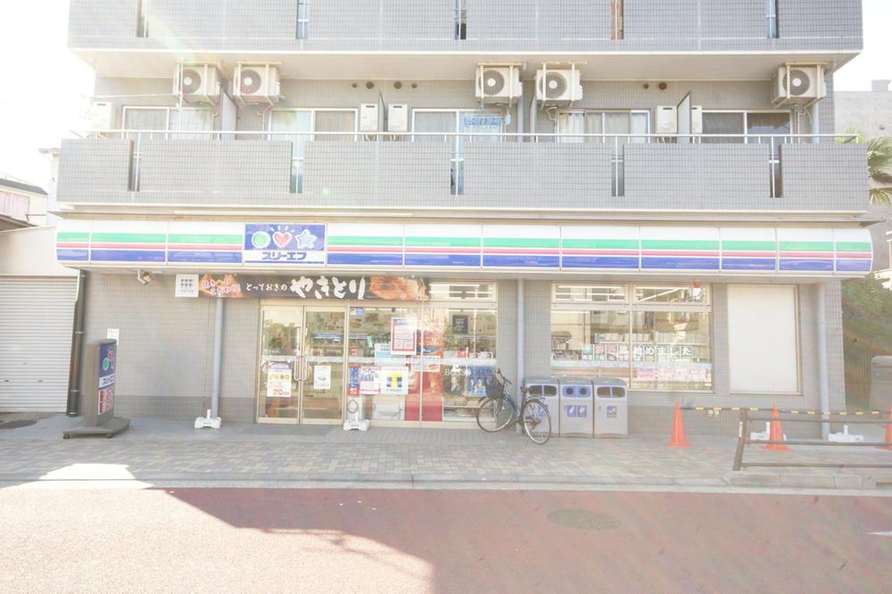 Convenience store. Three F Umegaoka 471m up to 2-chome