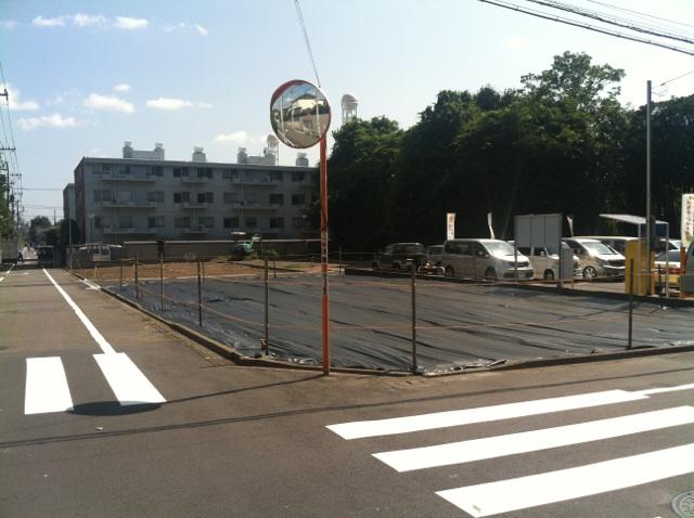 Local photos, including front road. Local (09 May 2013) Shooting