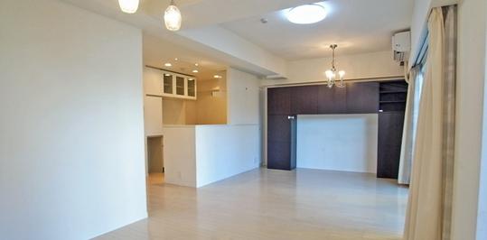 Living. Light entering from the balcony we have brighten the room