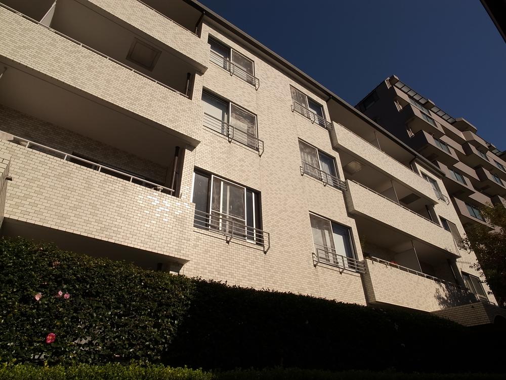 Local appearance photo. Tiled appearance (H17_nendaikiboshuzenkojijisshizumi)