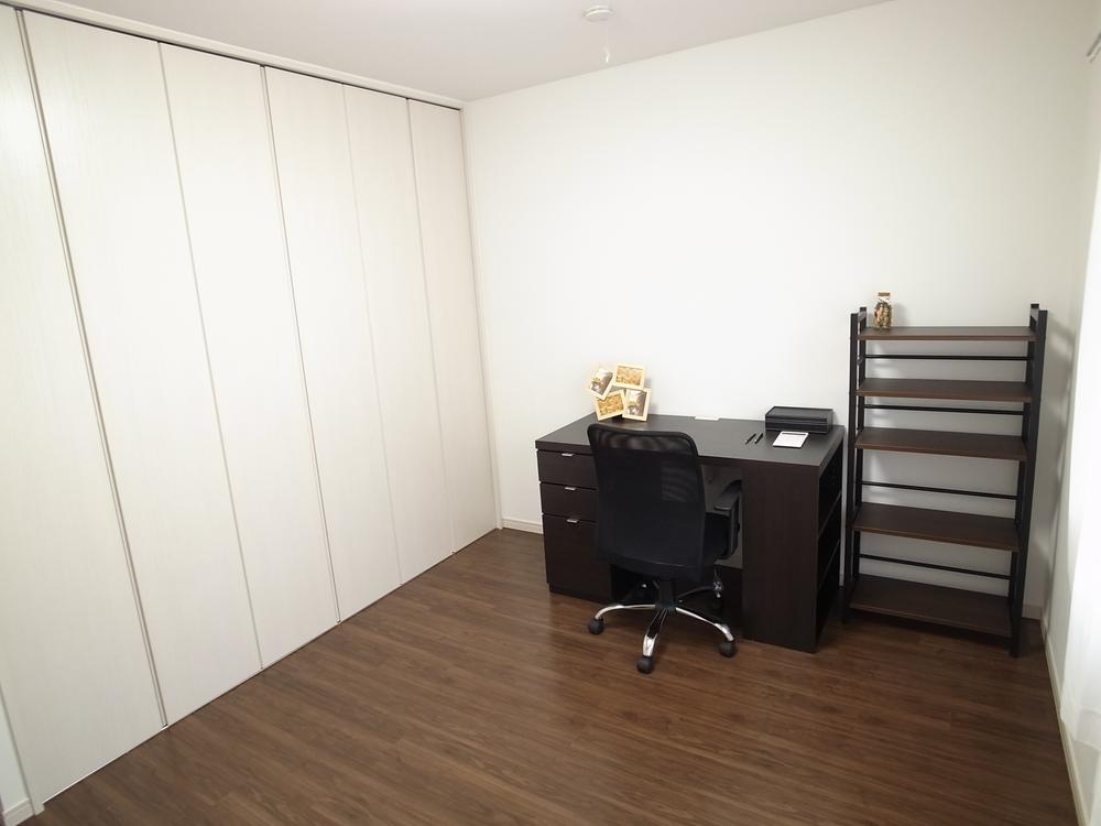 Non-living room. Western-style was nestled a large closet (2) (furniture ・ Accessories with sales)