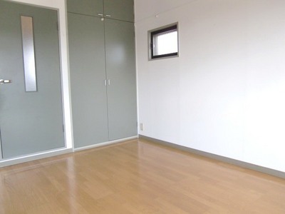 Other room space. Very clean room