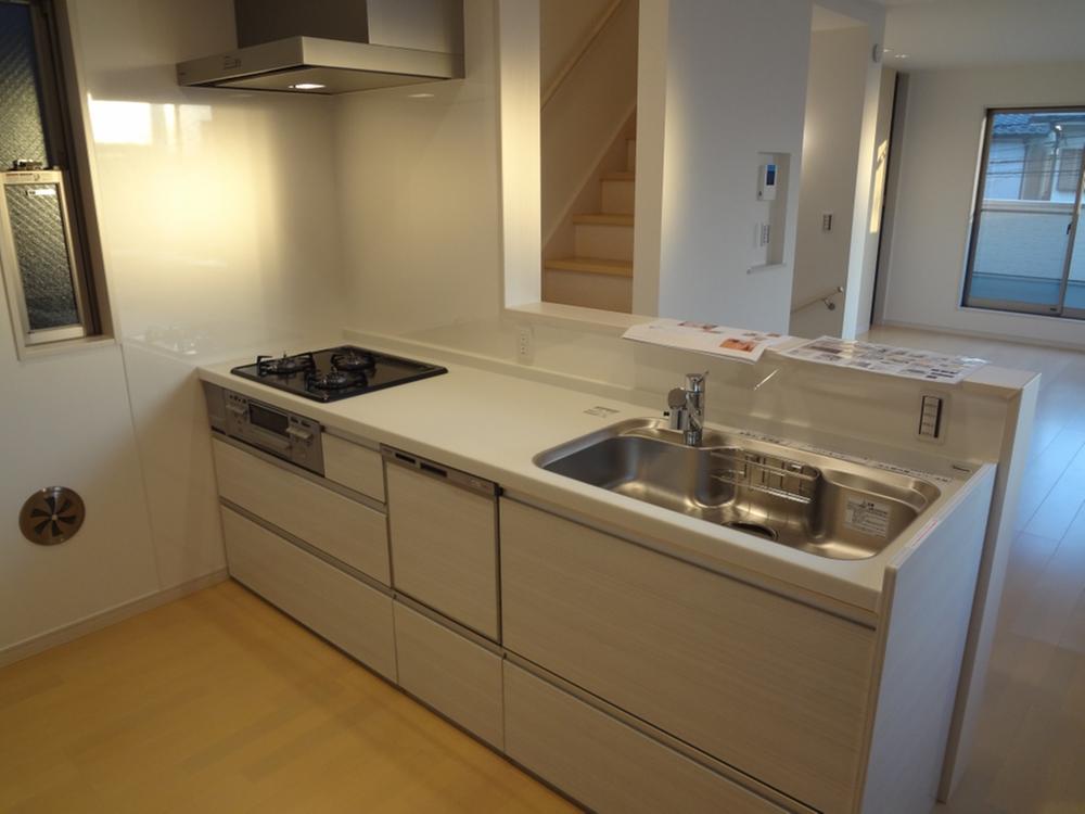 Same specifications photo (kitchen). Seller construction cases _ Kitchen