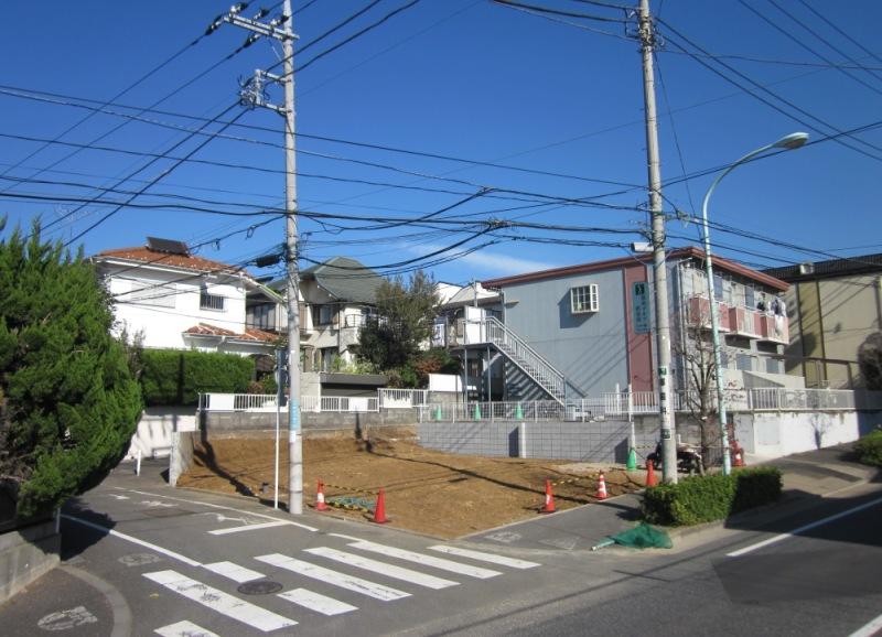 Local photos, including front road. Per yang, Ventilation is good.