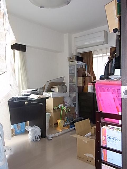 Non-living room. Western-style 7 Pledge