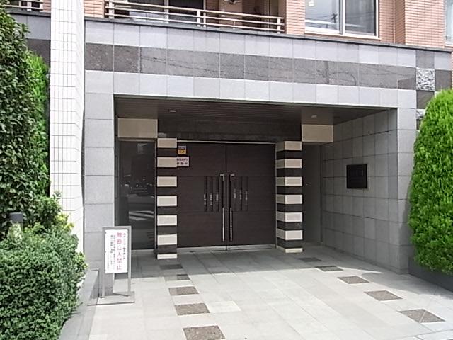 Entrance. Common areas